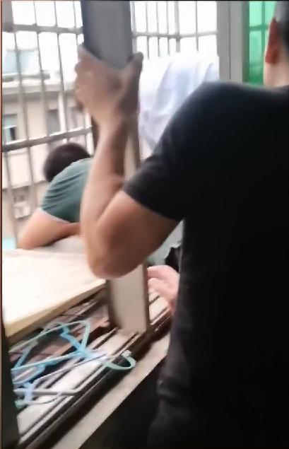 DƬ